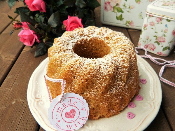 Cake with roses